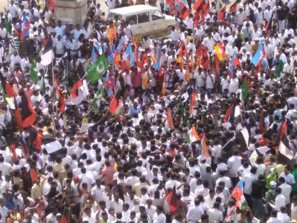 Opponent parties conducts rail blockade in Tamilnadu demanding Cauvery management board Opponent parties conducts rail blockade in Tamilnadu demanding Cauvery management board