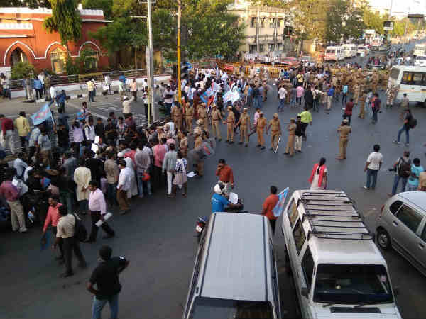 Shops closed in Chennai Wallajah road due to protest against IPL Shops closed in Chennai Wallajah road due to protest against IPL