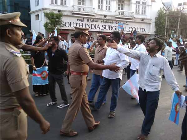 Police filed case against Bharathiraja and 500 others for their yesterday protest Police filed case against Bharathiraja and 500 others for their yesterday protest