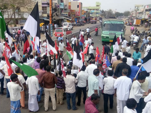 Opponent parties conducts rail blockade in Tamilnadu demanding Cauvery management board Opponent parties conducts rail blockade in Tamilnadu demanding Cauvery management board