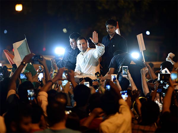 Rahul Gandhi Leads Candlelight Vigil In Delhi India gate demanding Justice for Kathua, Unnao rape Cases Rahul Gandhi Leads Candlelight Vigil In Delhi India gate demanding Justice for Kathua, Unnao rape Cases
