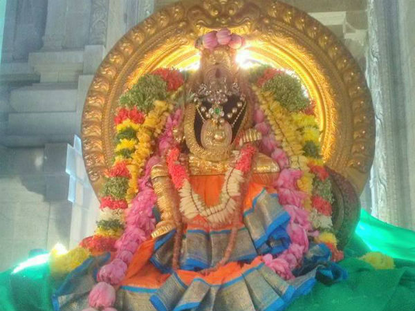 ரிஷபவாகனத்தில் அம்மன்
