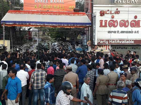 Police Arrests Seeman and Thameemun Ansari Party Cadres Police Arrests Seeman and Thameemun Ansari Party Cadres