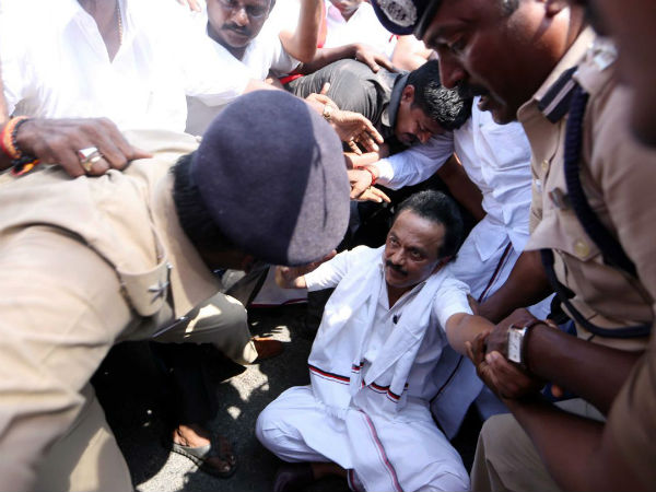 Stalin and his ally leaders sit in agitation for Cauvery in Beach road Stalin and his ally leaders sit in agitation for Cauvery in Beach road