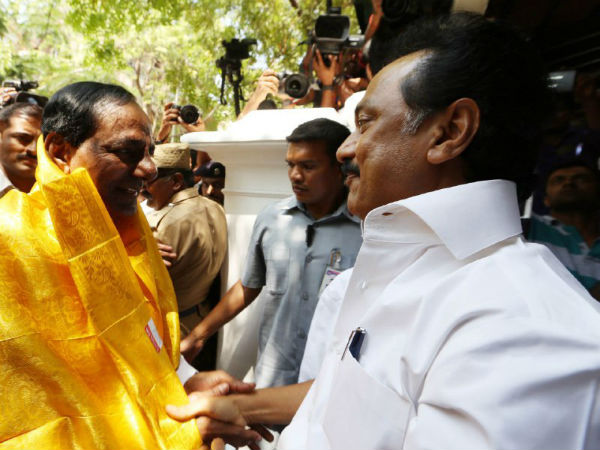அரசியலை அணுகுவது