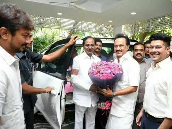 பூங்கொத்து கொடுத்து வரவேற்பு