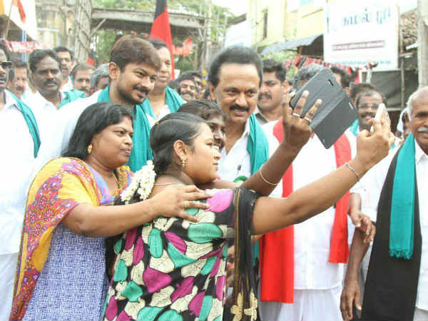 செல்ஃபி வித் ஸ்டாலின் உதயநிதி