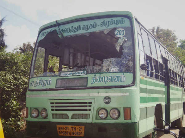 மர்மநபர்கள் கல்வீச்சு