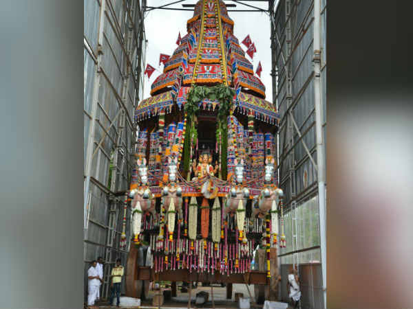 ஆடி அசைந்த தேர்