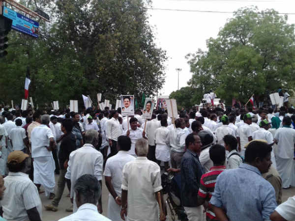 மும்பை பாணி போராட்டம்