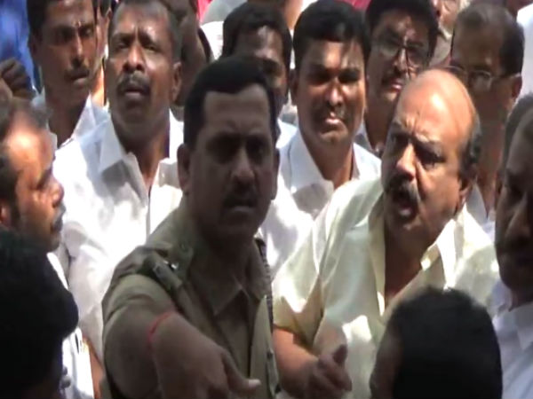 Police lathicharge on Opposition party in Tiruppur Police lathicharge on Opposition party in Tiruppur
