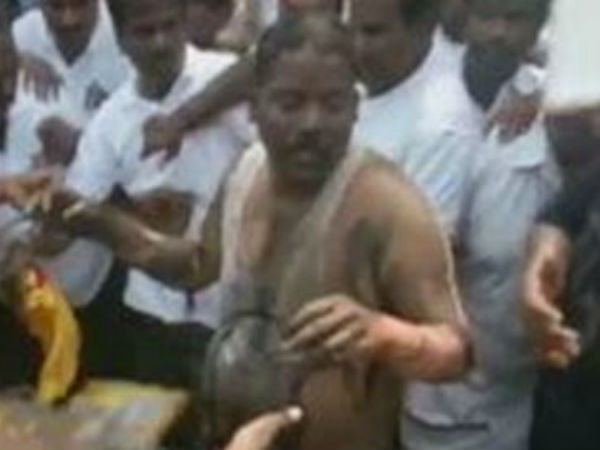 தொண்டர் தீக்குளிப்பு