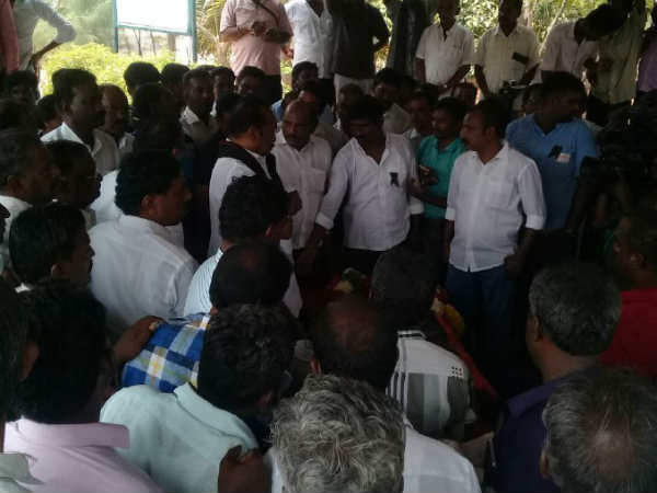 Naam Tamilar Katchi members tried to attack Vaiko Naam Tamilar Katchi members tried to attack Vaiko