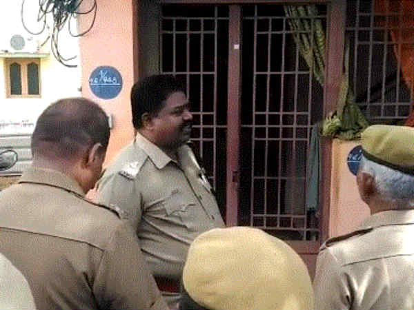 நிர்மலா வெளியே செல்லவில்லை