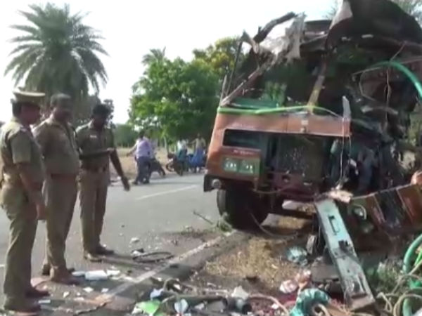 2 killed truck crashed into tree near Tirutani 2 killed truck crashed into tree near Tirutani