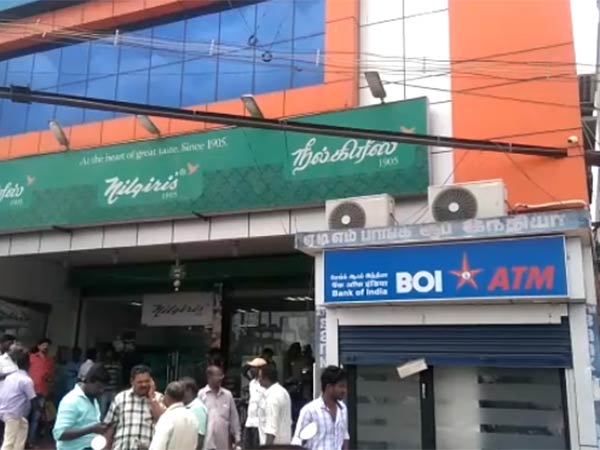 Robbers strike inside the Thiruvallur Bank Of India and looted Rs. 6cr worth Jewels Robbers strike inside the Thiruvallur Bank Of India and looted Rs. 6cr worth Jewels