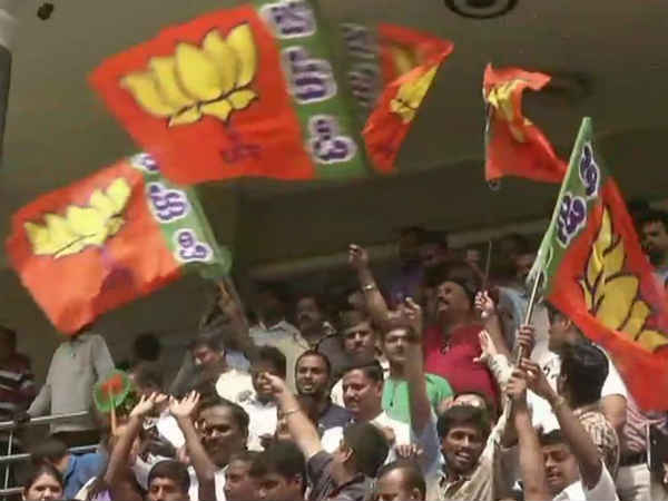 பெரும்பான்மையை நிரூபிக்கலாம்