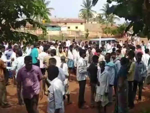 300 பேர் தலித்