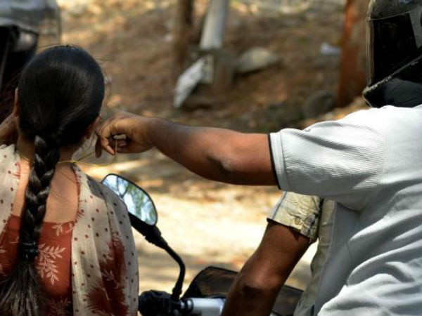 14 Sovereigns of gold Chain snatched from Kanyakumari teacher 14 Sovereigns of gold Chain snatched from Kanyakumari teacher