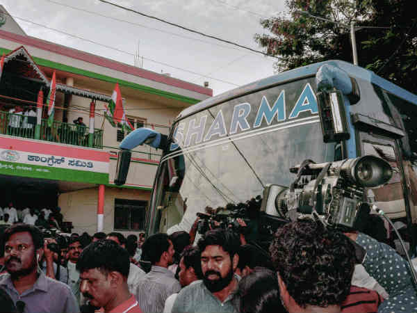 சர்மா டிராவல்ஸ்