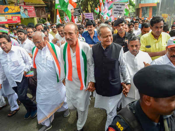 Congress Cadres Siege protest against Raj Bhavan Congress Cadres Siege protest against Raj Bhavan