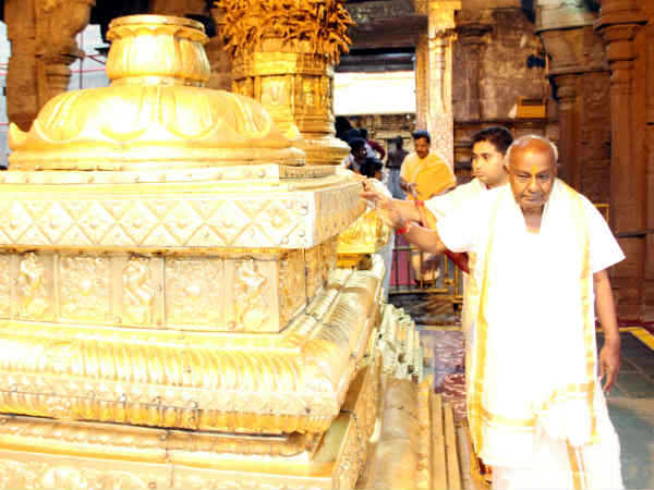JDS leader Deva Gawda visits Thirupati temple JDS leader Deva Gawda visits Thirupati temple