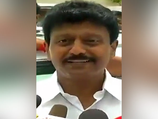 சசிகலா குடும்பத்தில் மோதல்