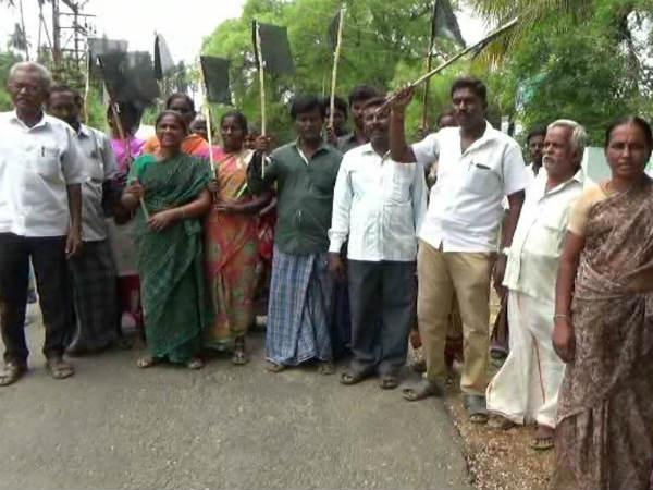 the struggle to open the ration shop near erode the struggle to open the ration shop near erode