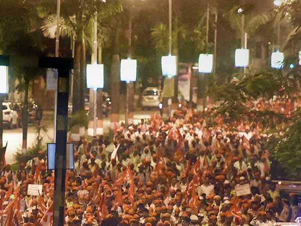 நாடு முழுவதும் வேலைநிறுத்தம்