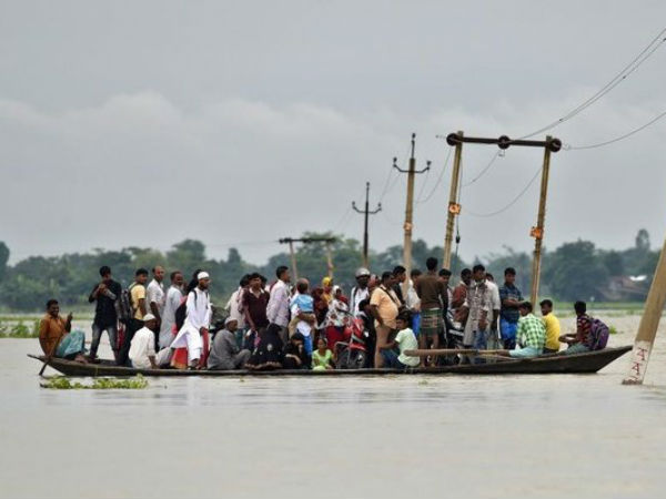 40 fear dead as boat capsizes in Godavari river 40 fear dead as boat capsizes in Godavari river