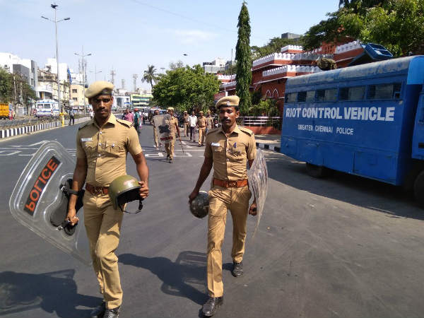 Marina Road Blocked due to Jacto Geo Protest Marina Road Blocked due to Jacto Geo Protest