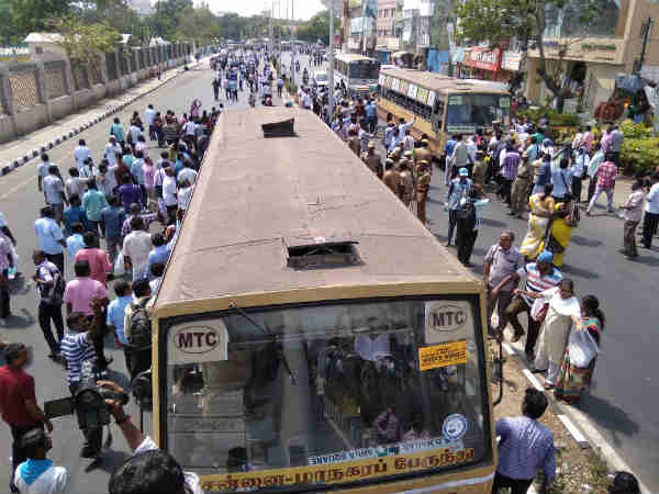 Marina Road Blocked due to Jacto Geo Protest Marina Road Blocked due to Jacto Geo Protest