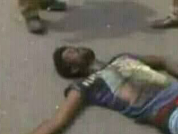 லத்தியால் முகத்தை தூக்கி..
