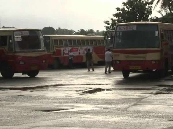 Tamilnadu Strike: Kerala buses stopped at the border of TN Tamilnadu Strike: Kerala buses stopped at the border of TN