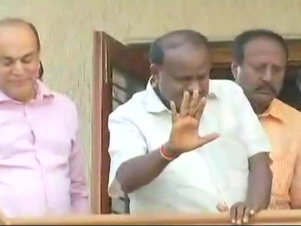 காங்கிரஸ் அதிரடி