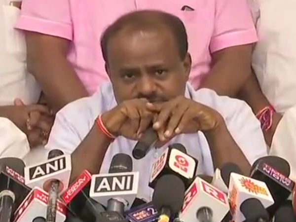 Kumarasamy asks Who is Javadekar? Kumarasamy asks Who is Javadekar?