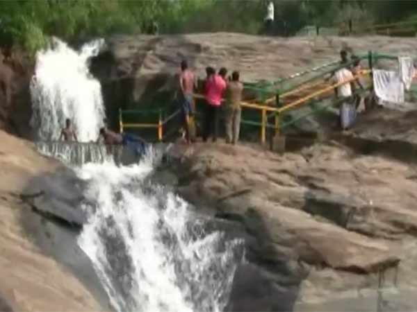Flood in Theni Kumbakarai falls for 9th day Flood in Theni Kumbakarai falls for 9th day