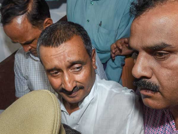 Unnao rape case: 2 man posed as CBI officers to loot Rs. 1 Cr from Kuldeeps home Unnao rape case: 2 man posed as CBI officers to loot Rs. 1 Cr from Kuldeeps home