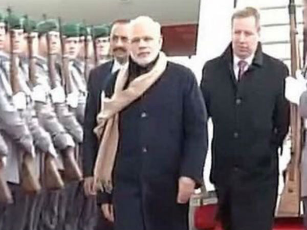 Ramya asked Modiji that from whose credit card he bought coat Ramya asked Modiji that from whose credit card he bought coat