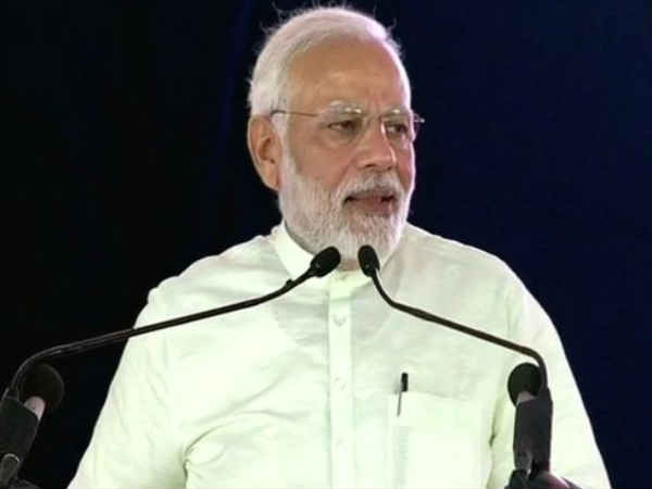 பயனாளிகளுடன் பேசிய மோடி