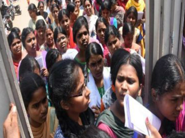 எர்ணாகுளத்தில் ஹோட்டல் அறை கிடைக்கவில்லை.. கேரள உதவி மையங்களும் இல்லை.. நீட் மாணவர்கள் கடும் அவதி 