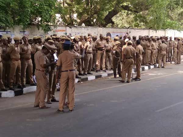 DMK led shutdown over Tuticorin police firing affects normal life in TN DMK led shutdown over Tuticorin police firing affects normal life in TN