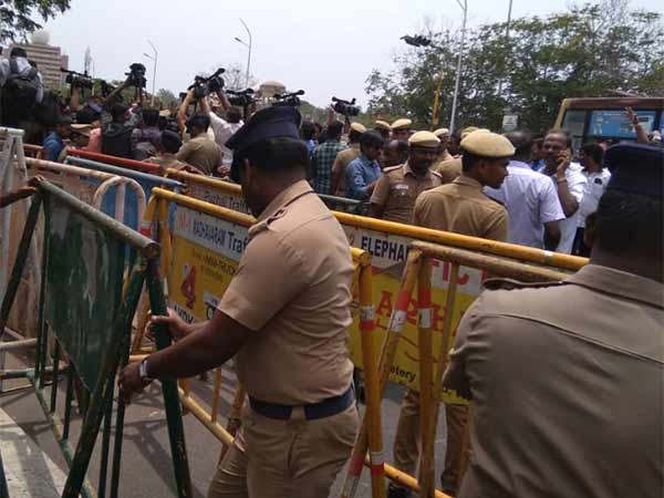Tamilnadu Strike: Police protection increased in many places amidst protest dread Tamilnadu Strike: Police protection increased in many places amidst protest dread