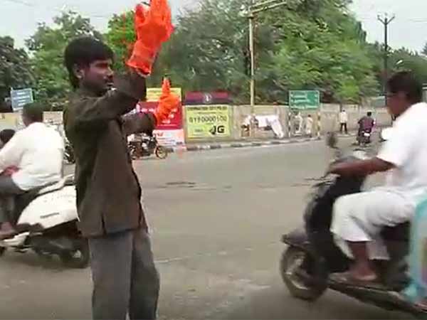 உச்சிவெயிலில் முருகானந்தம்