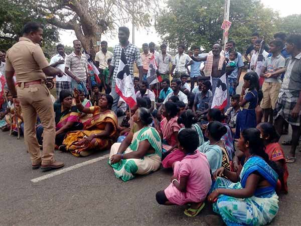 Villagers involved in road protest against the basic facilities near Alangulam Villagers involved in road protest against the basic facilities near Alangulam
