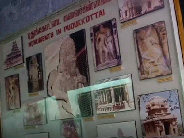 கலைநயத்துடன் சிலைகள்
