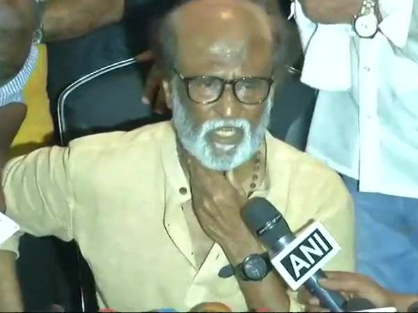 மக்களை அசிங்கப்படுத்துகிறார்
