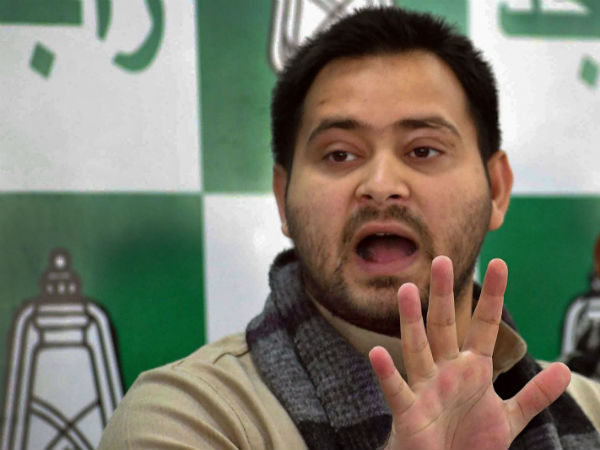 Tejaswi Yadav asks Governor to invite RJD to form Govt in Bihar Tejaswi Yadav asks Governor to invite RJD to form Govt in Bihar