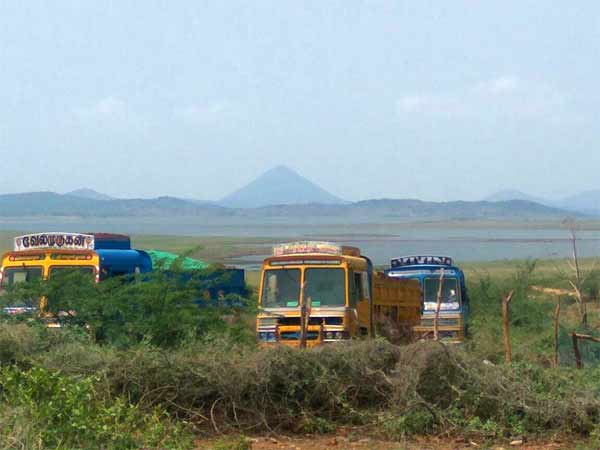 Heavy Action On The Soil Picker In The Bhavani River Heavy Action On The Soil Picker In The Bhavani River