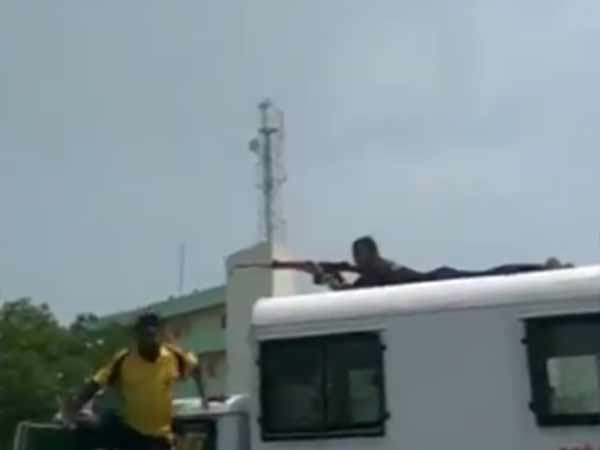 யார் காரணம்